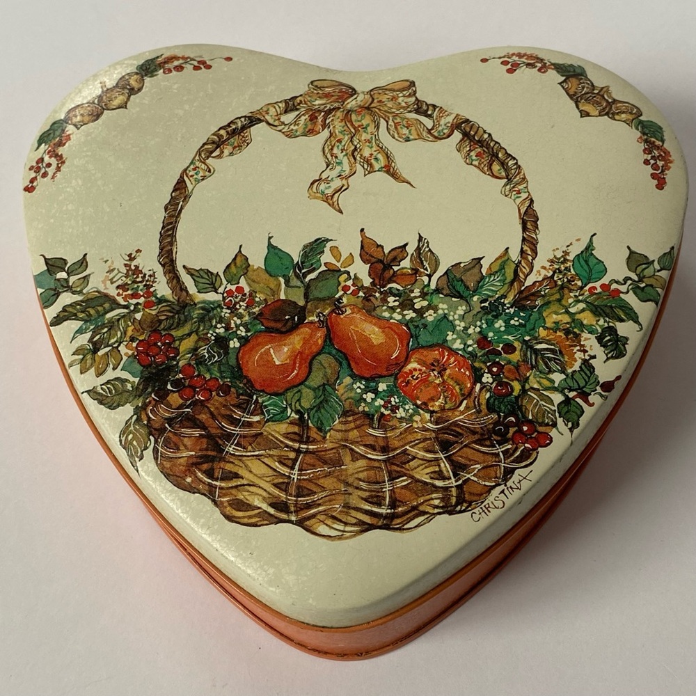 Vintage 1989 Potpourri Press Heart Shaped Tin 6.5” “Sweetbriar” EUC Hong Kong
